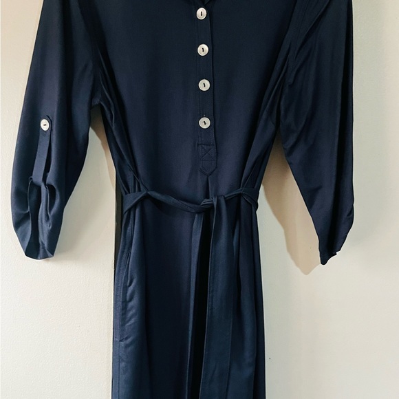 Dress barn knee length navy dress size 16 with belt and even has pockets. - Picture 2 of 4